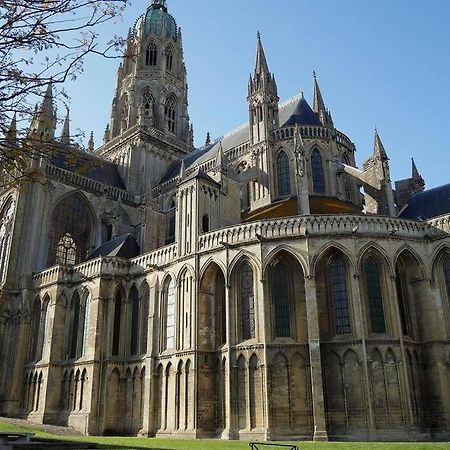 Maison De Ville Chaleureuse Au Coeur De Bayeux Exterior foto