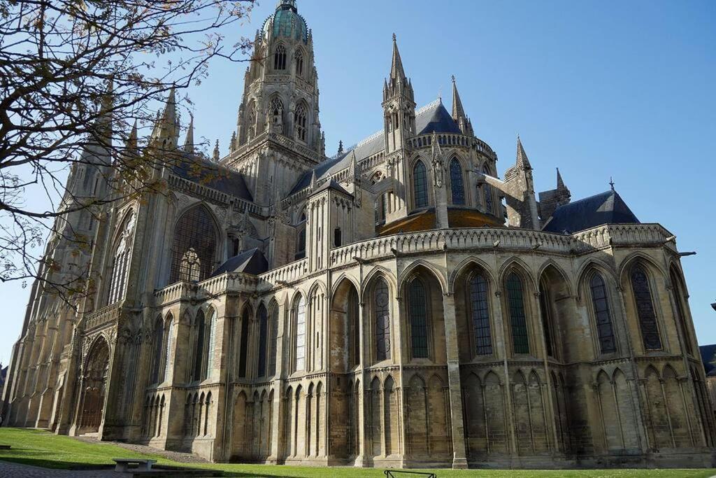 Maison De Ville Chaleureuse Au Coeur De Bayeux Exterior foto